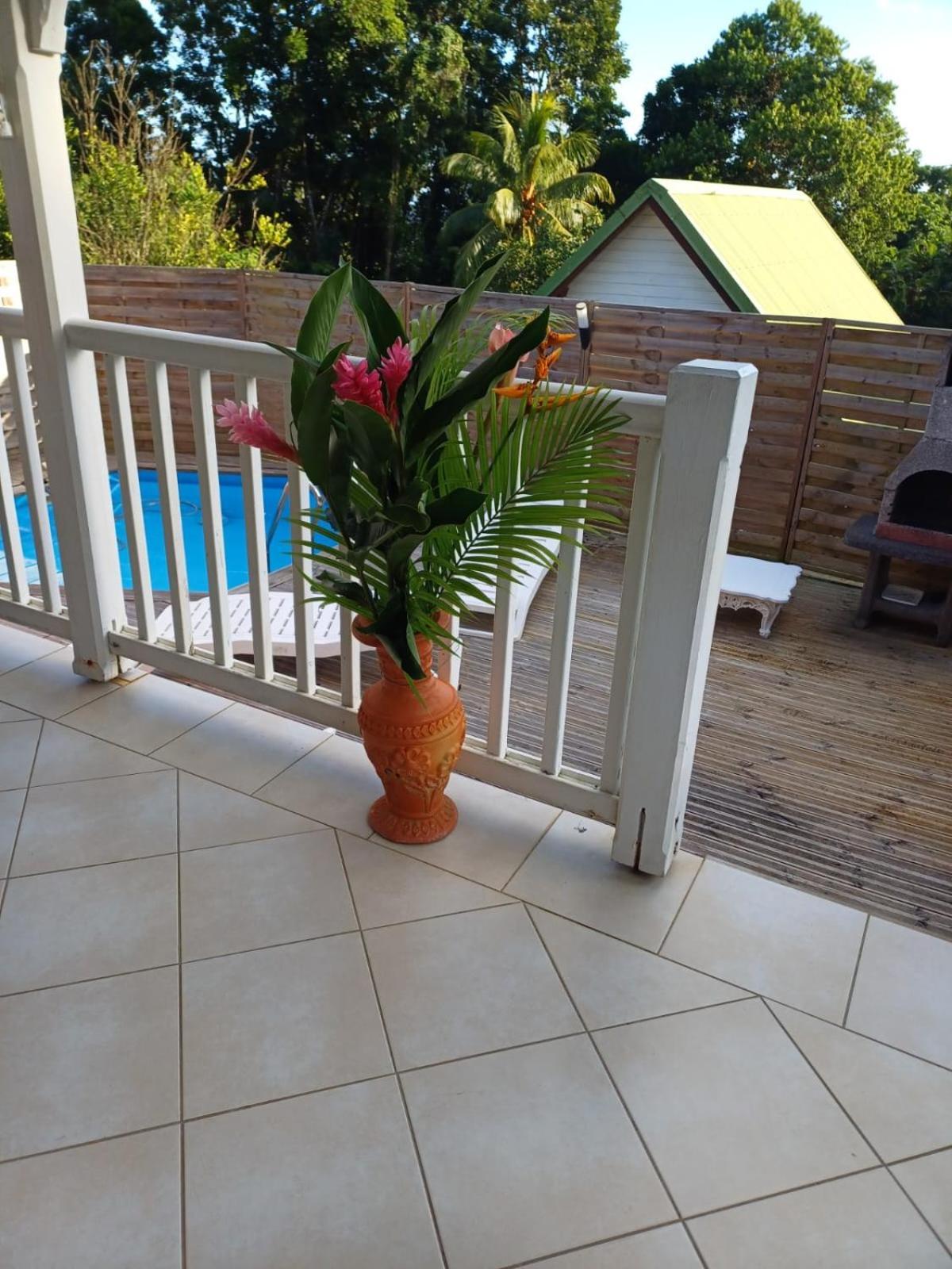 Bungalows Corail, F3 Avec Piscine A Sainte Luce Exterior foto